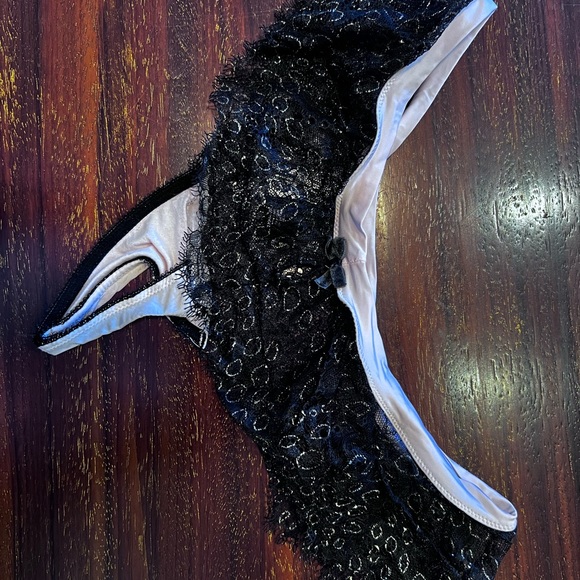 Victoria’s Secret Dream Angels soft pink and black lace thong, sz M - Picture 3 of 6